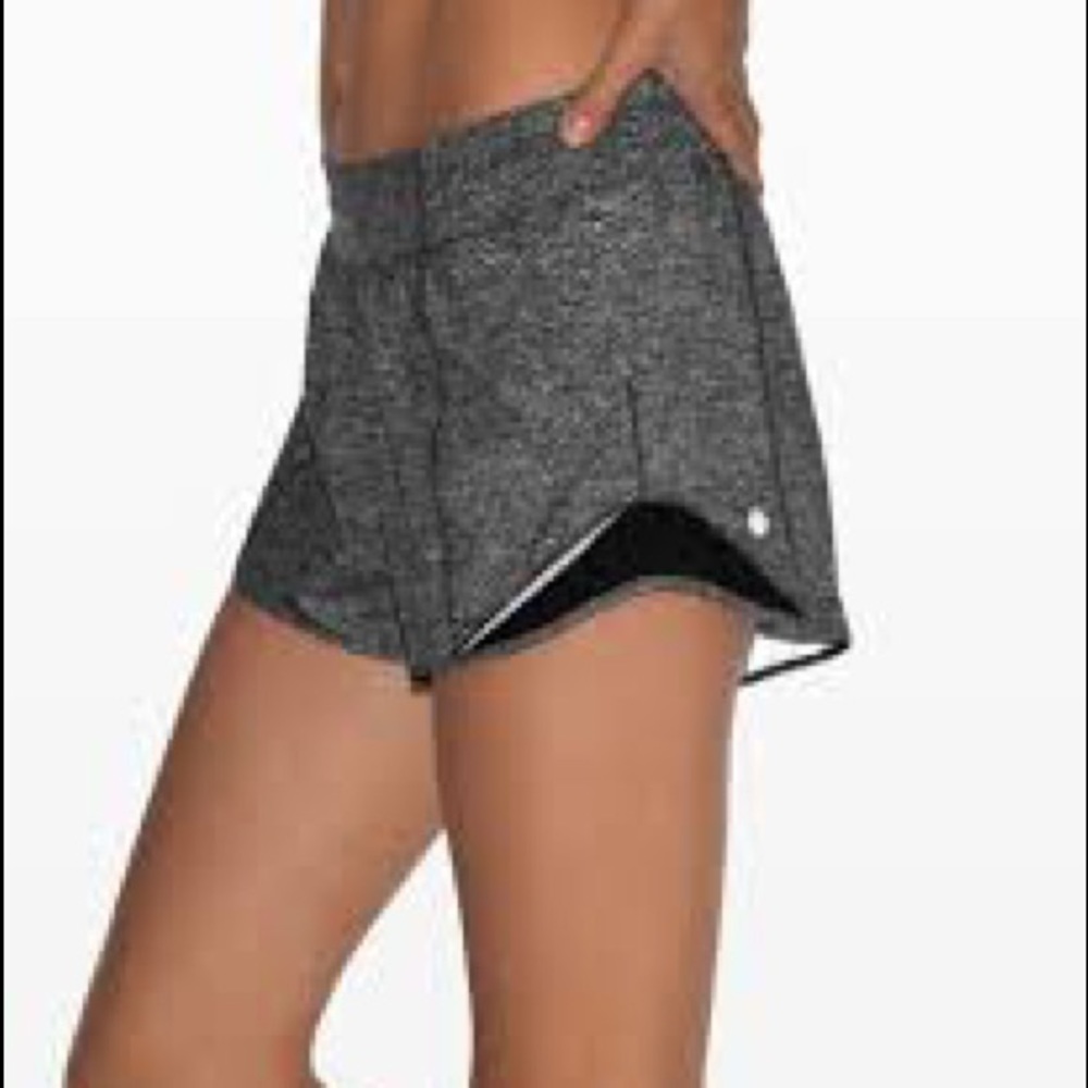 Lululemon Hotty Hot Short 2.5” in Black and grey